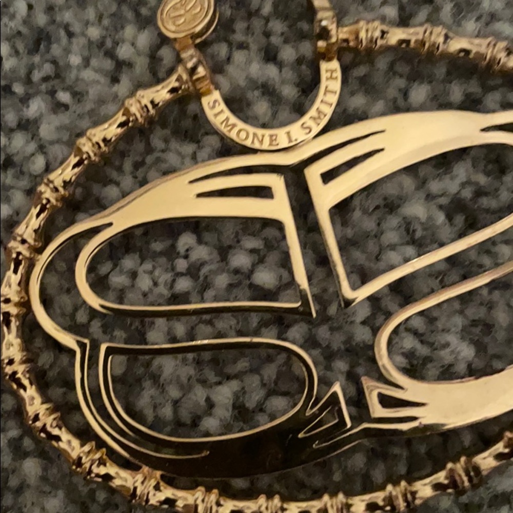 Beautiful gold large hoop earrings - Picture 2 of 4